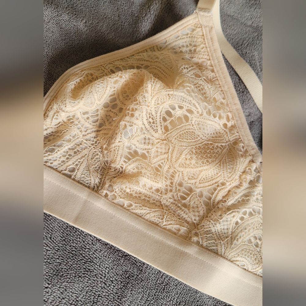 Lively Cream Lace Bralettes - Picture 11 of 13